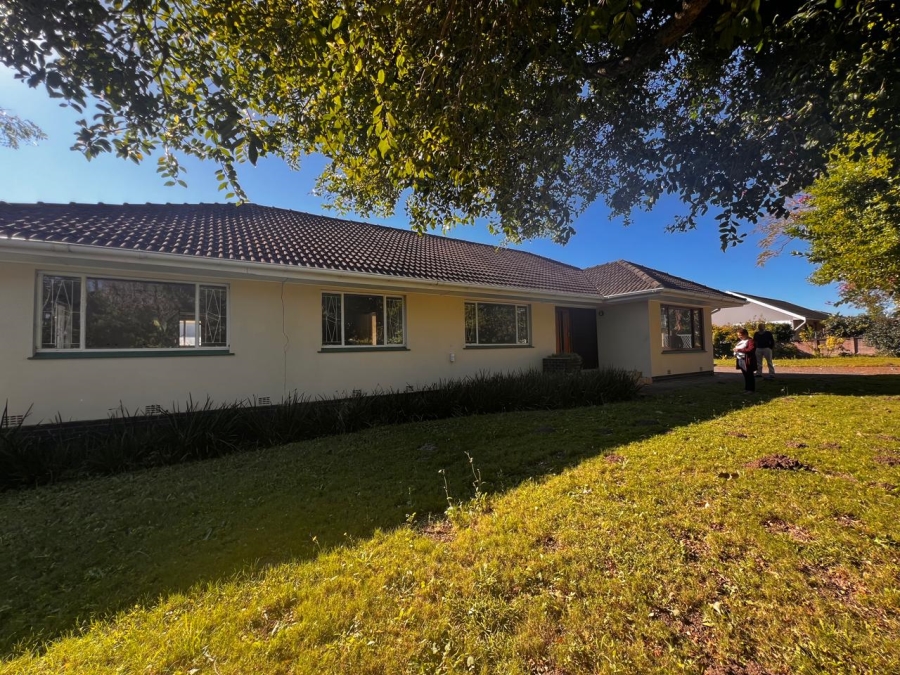 To Let 4 Bedroom Property for Rent in Beacon Bay Eastern Cape